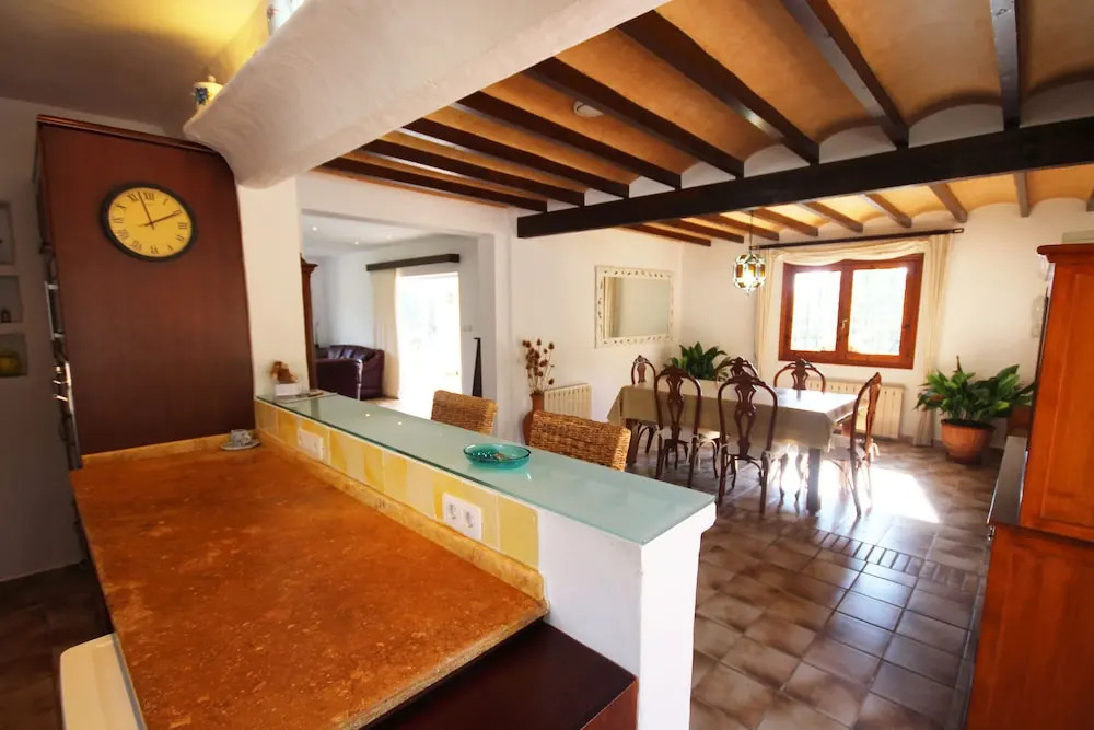 Private & Luxurious Villa With Pool - Lots of Space & Short Walk to the Sea