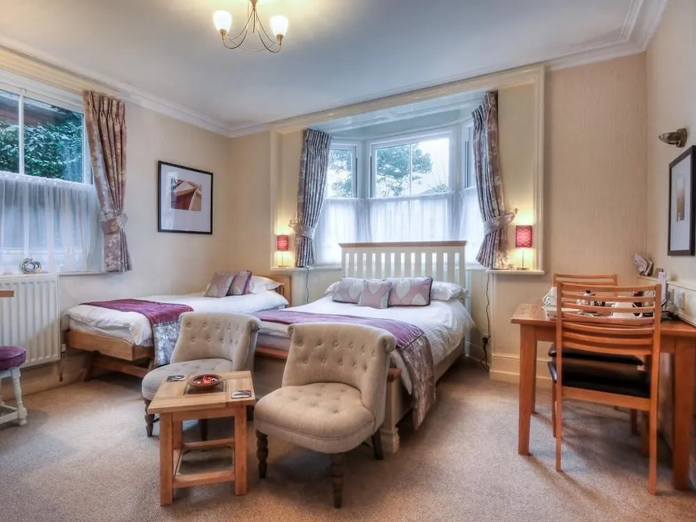 Brooklands Lodge - Bed & Breakfast