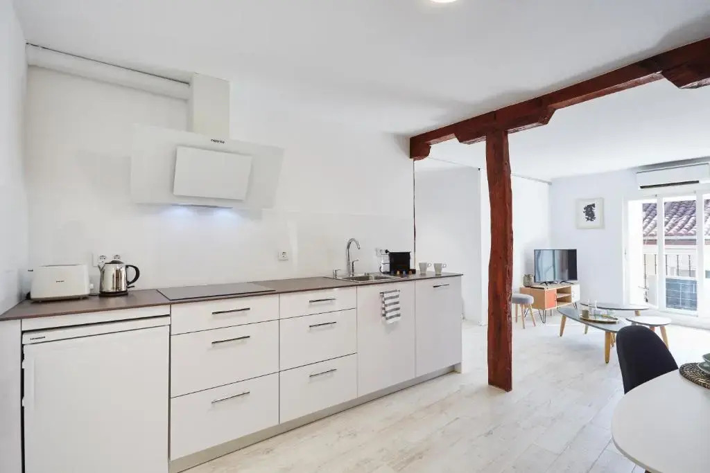 LEEWAYS LOFT in PELAYO