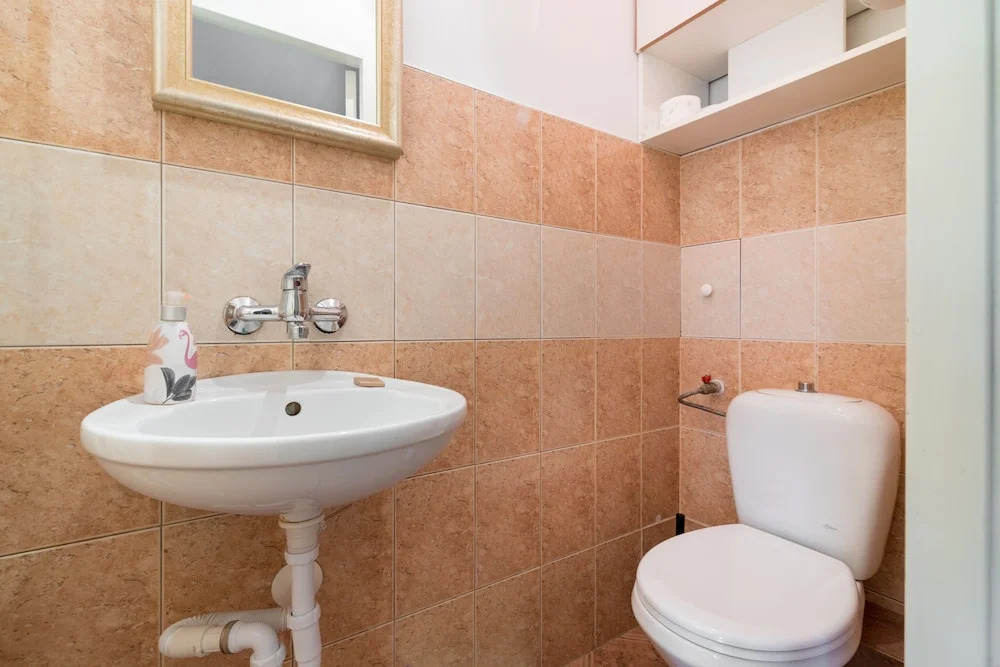 Metro Wilanowska 3-Bedroom Apartment