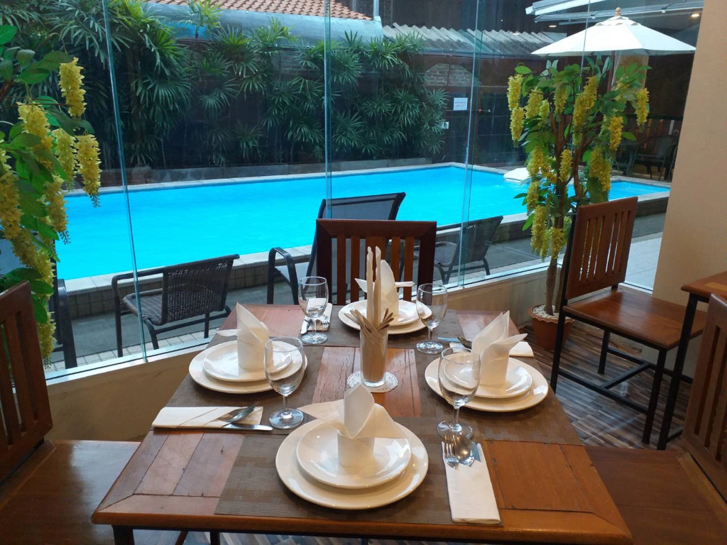 Ratana Hotel