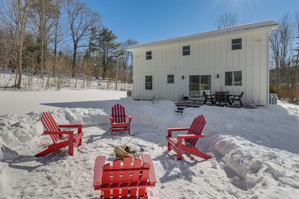 Bradford Group Getaway! Cabin w/ Deck & Fire Pit