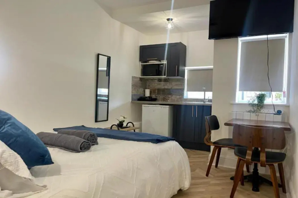 Dalston Luxe Studios, 10 minutes away from Liverpool Train Station
