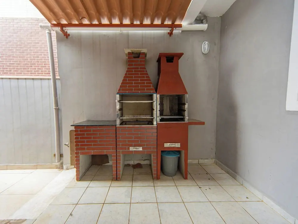 Casa com Piscina e Churrasqueira a 220 m da Praia