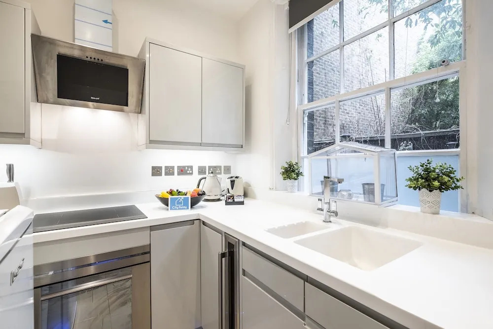 Bright Warwick Chambers Apartment - JPL