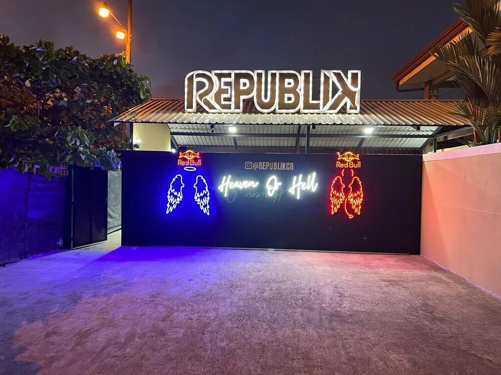 Hotel Blue Marlin - Nightclub & Sports Bar on Site