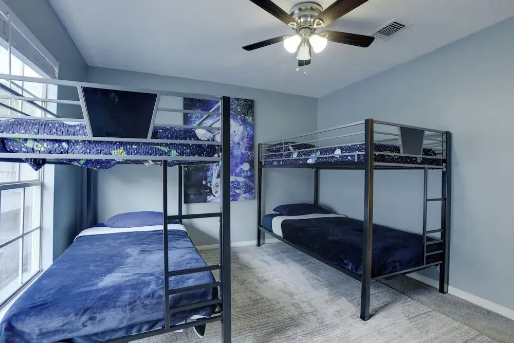 Pets Welcome! Humble Townhome 4 Mi to Airport