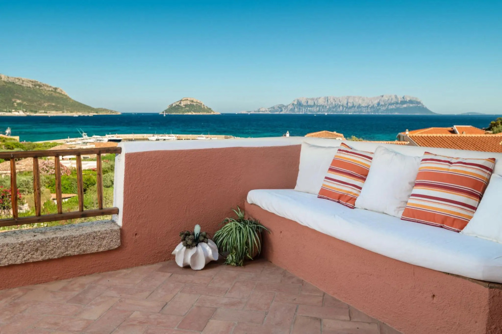 The Tavolara apartment is a very spacious three-room apartment (about 100 square meters) consisting-Tavolara