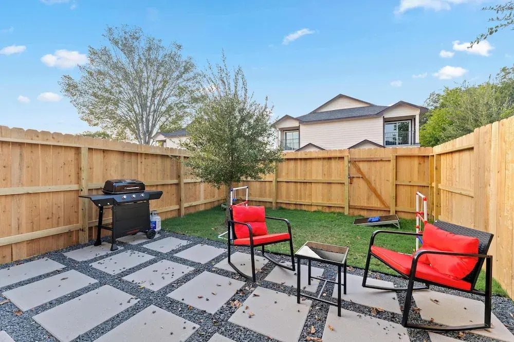 NRG Medcenter 2BD 2 5BA w Fencedyard Washerdryer