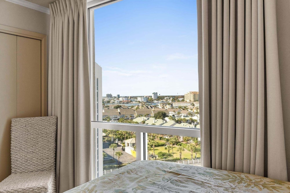 Shoreline Towers 1115 2 Bedroom Condo