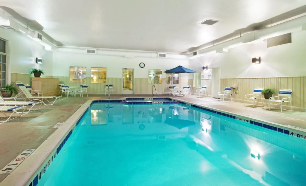 Holiday Inn Express & Suites New Buffalo, MI by IHG