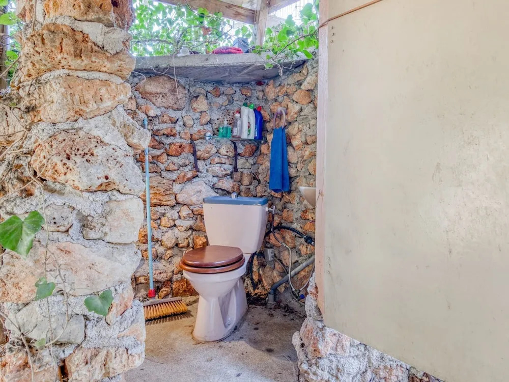 Beautiful Pet-friendly Villa in Régusse With Swimming Pool"
