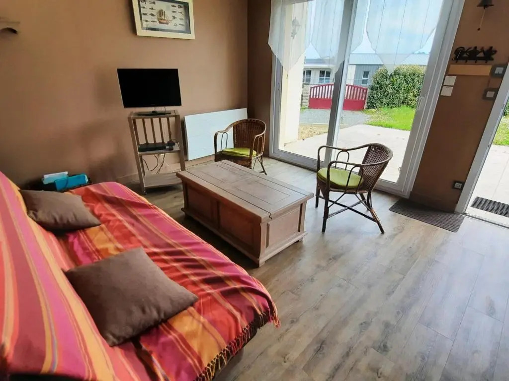 Maison de plain-pied avec jardin clôturé, proche Thermes St Roch - 3 chambres, WiFi, cuisine équipée - FR-1-541-46