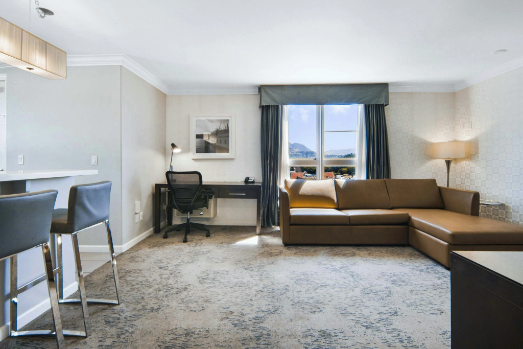 Sandman Hotel & Suites Kelowna