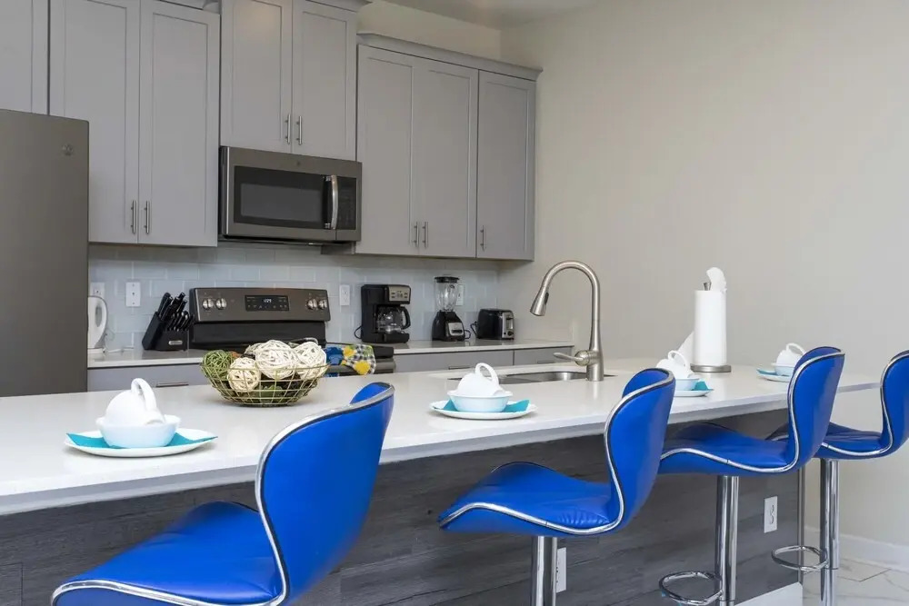 Luxurious 4 Bedroom w Screened Pool Close to Disney 1568
