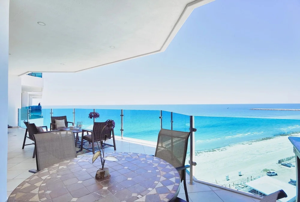Esmeralda Beach Resort