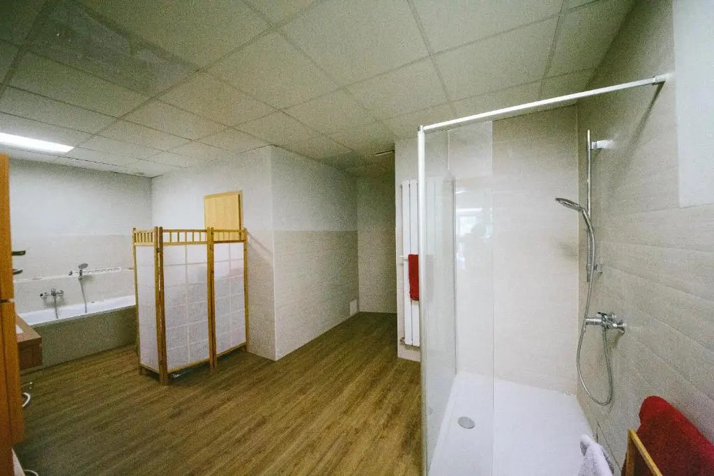 Whirlpool, Fußbodenheizung, Nintendo NES, Netflix, Wintergarten & Workspace
