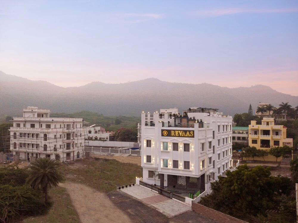 Revaas Hotel
