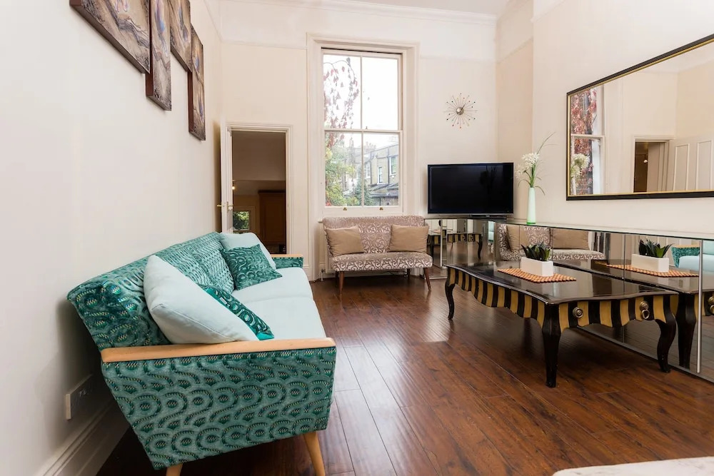 Amazing Chelsea Flat With Stunning Balcony