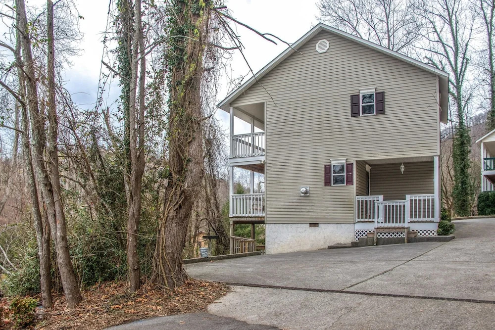 Gatlinburg Getaway 2 BDR in the Heart of Town!