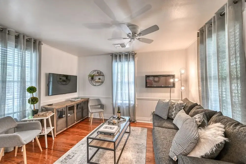 New! Charming Cottage Near Main w/ Patio&firepit!!