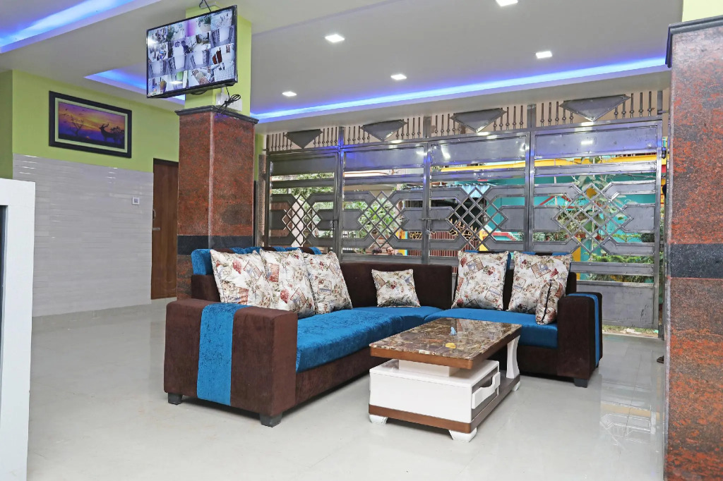 OYO 26622 Ms Plaza