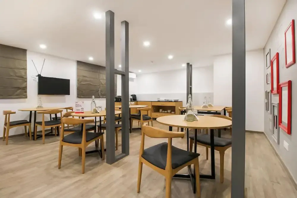 OYO Townhouse 180 Sant Regency