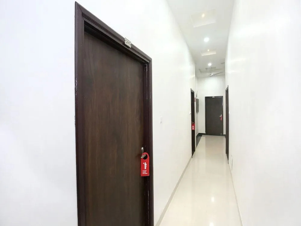 OYO 11421 Regal Residency