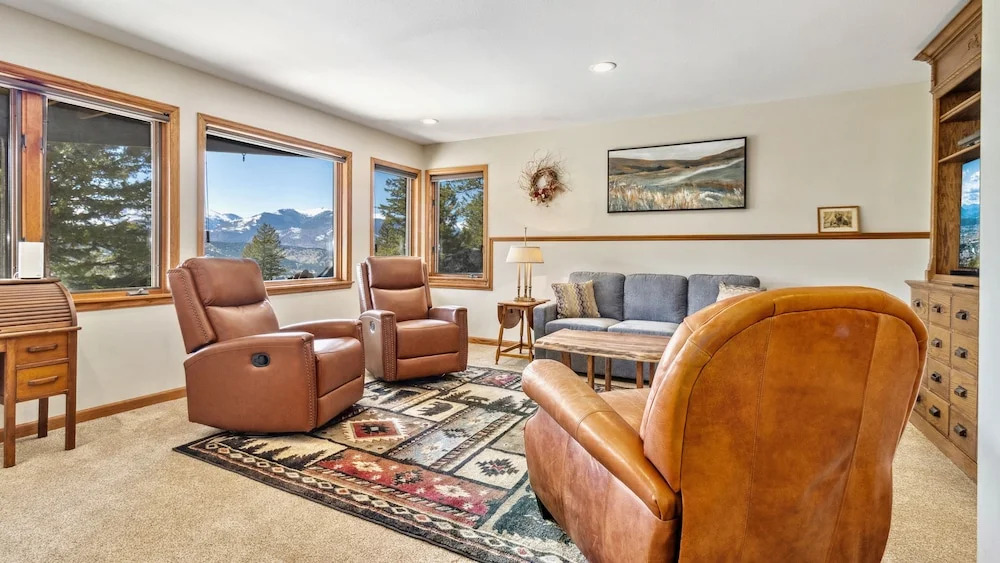Dances With Wolves Vacation At Windcliff 3 Bedroom Home by RedAwning