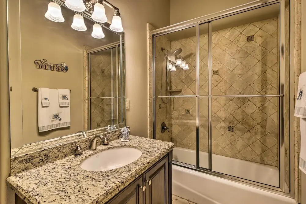 Texas Condo w/ Outdoor Pools - Walk to Beach!