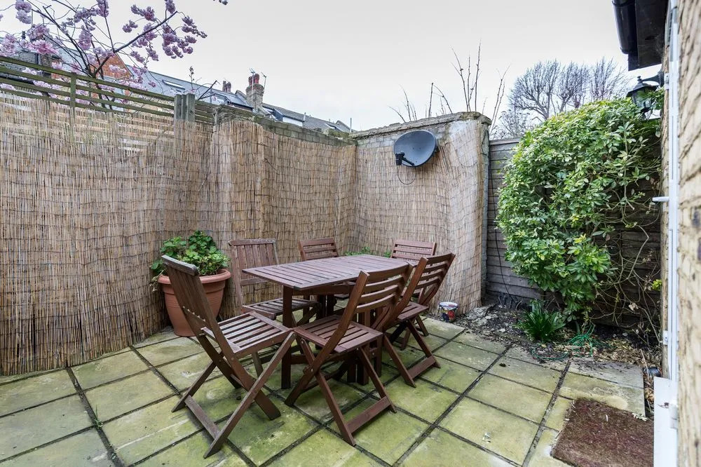 Clapham 2Bed with Patio by BaseToGo