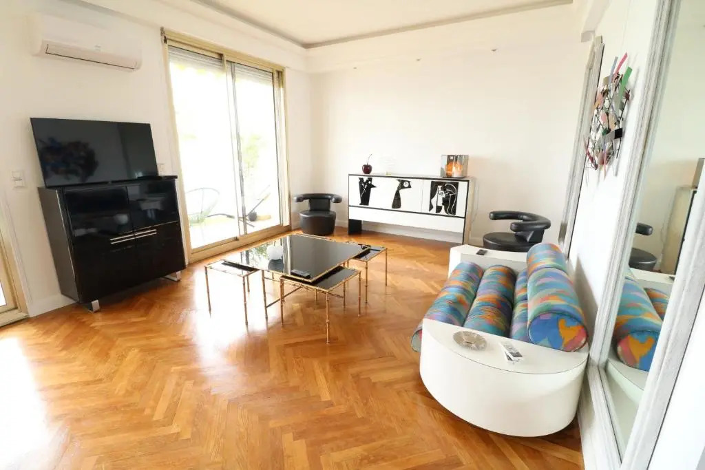 Beautiful 3 bedroom. Direct sea view. 401