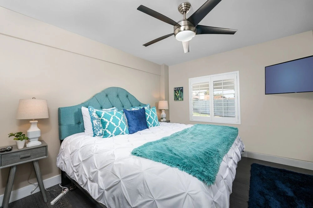 4844 E Waltann Lane Home 4 Bedrooms 3 Bathrooms Home