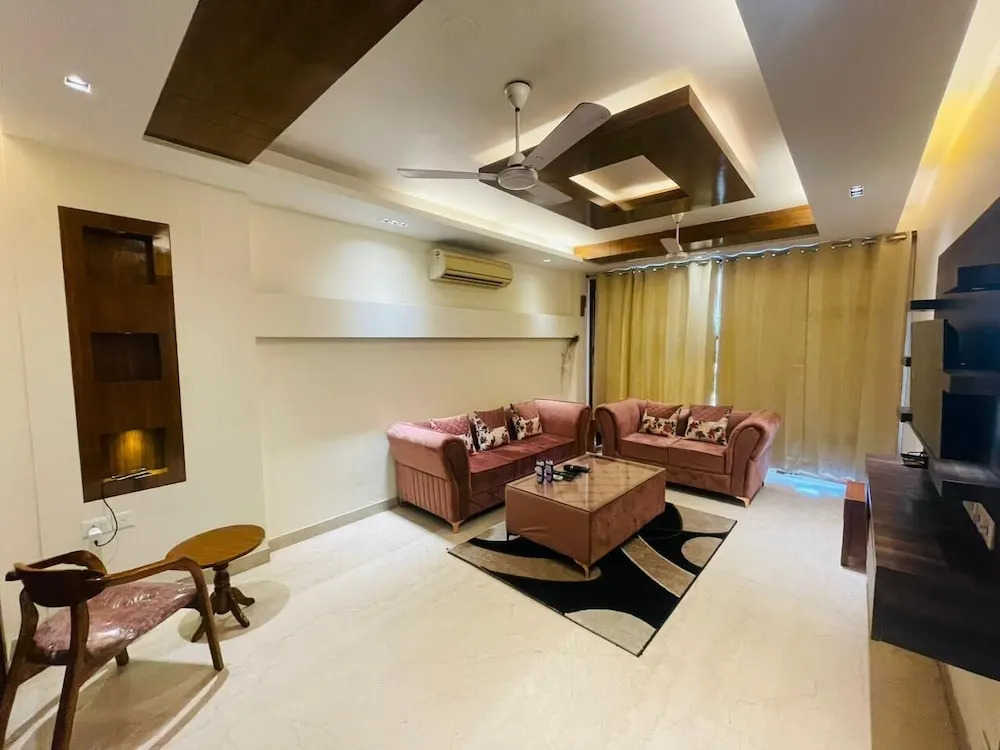Fortune Home Service Apartment 4Bhk D163