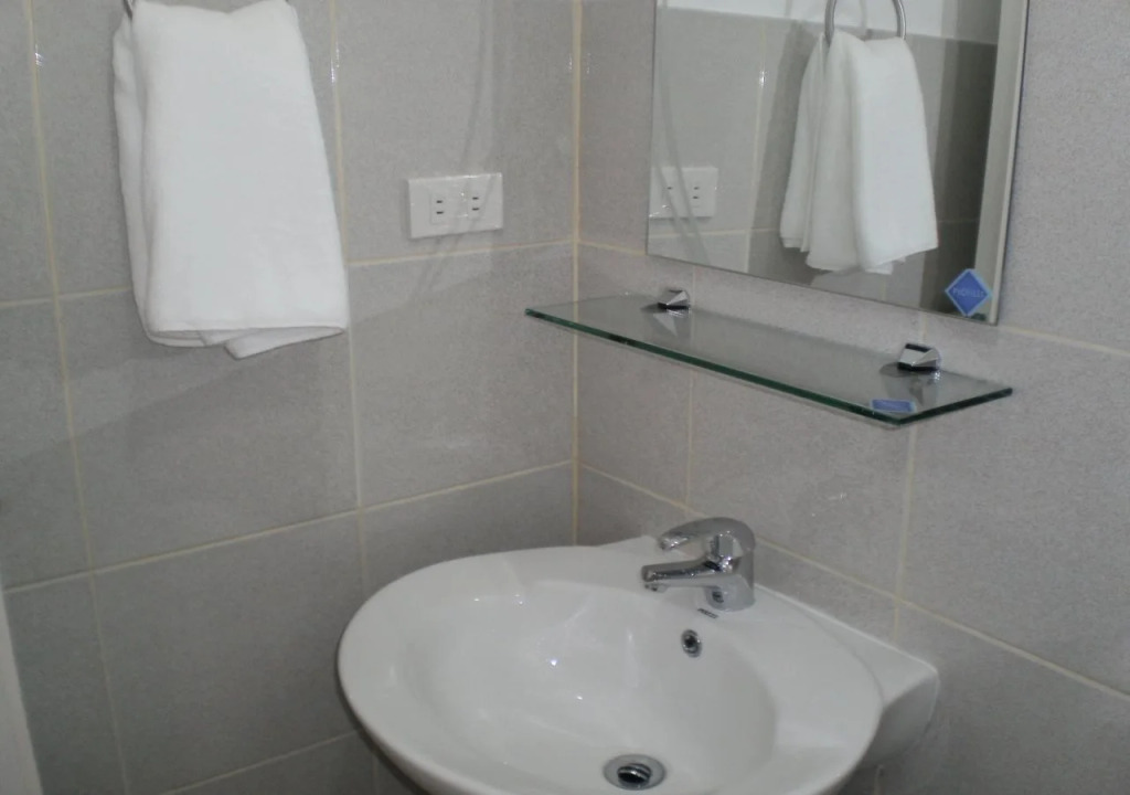 The Palines Apartment Hotel - Muntinlupa Near Evia