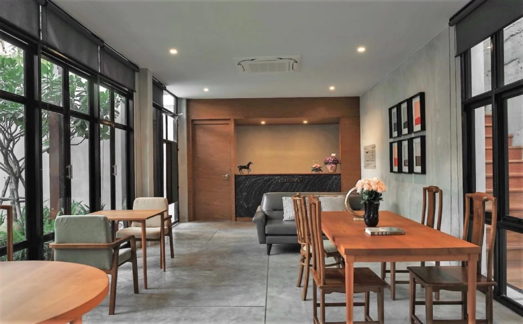 Cherlock hotel