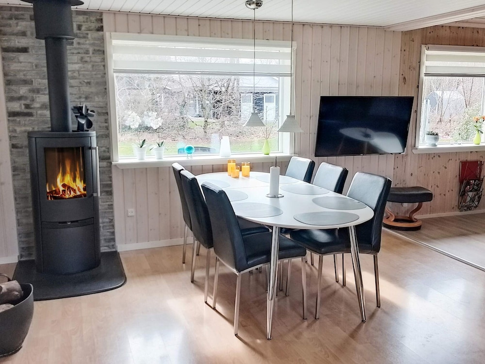 Home With Wood Stove & Annex