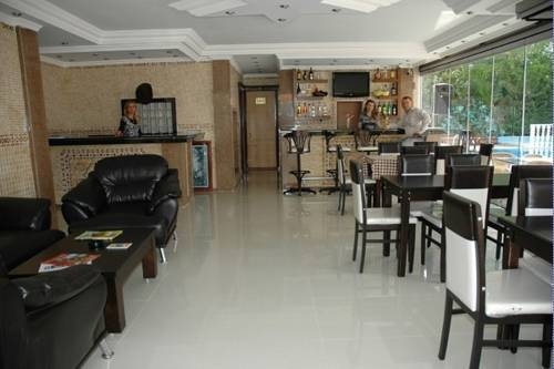 Basil's Apart Hotel