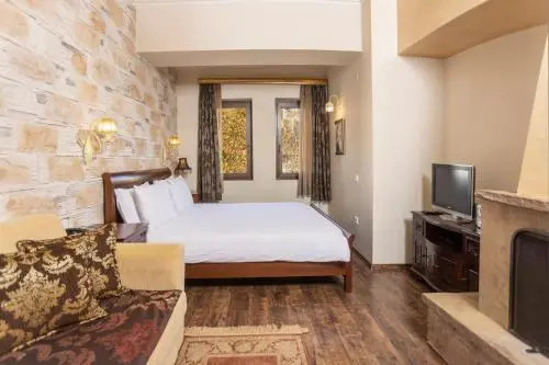 Alseides, The Home Experience