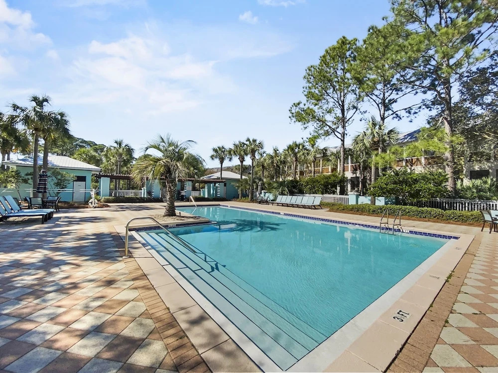 Golden On 30a 1 Bedroom Condo by RedAwning