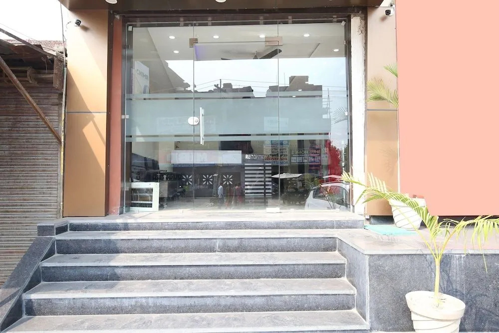 OYO 22332 Hotel Zs