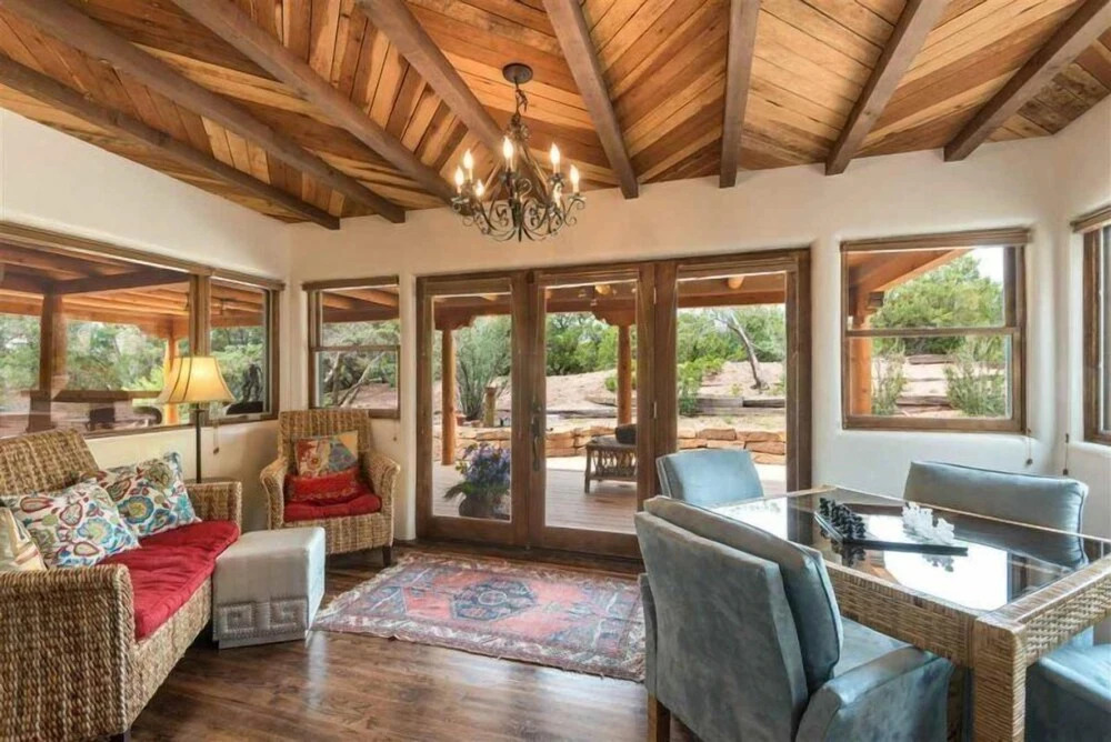 Cielo Lindo - Secluded Southwestern Retreat Within Minutes of Downtown