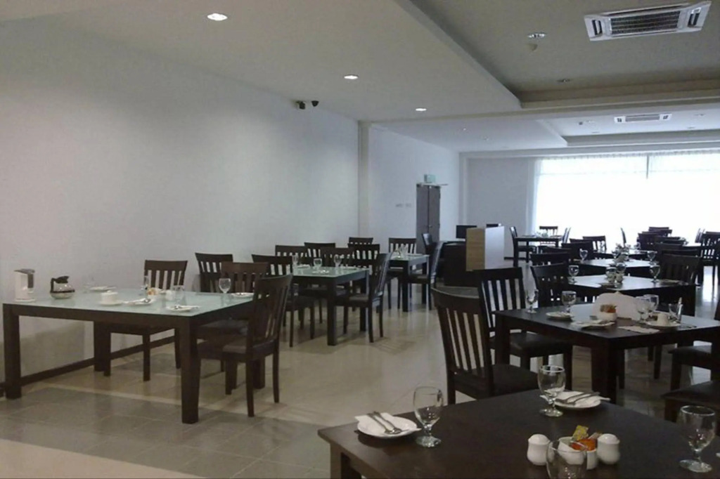 World Youth Hotel