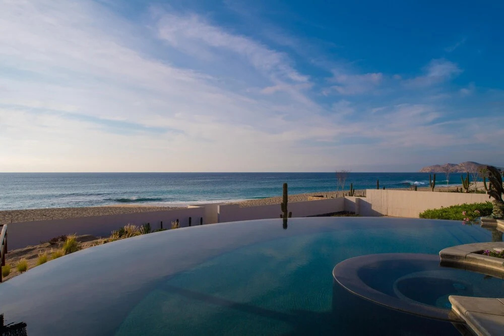 Outstanding Beachfront for up to 15 People: Villa Delfines