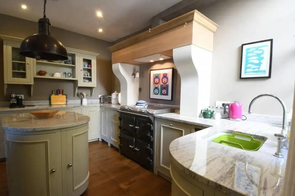 Amazing river view house sleeps 8