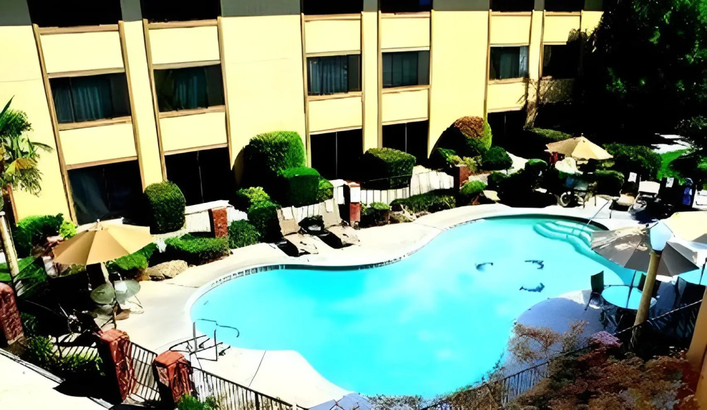 University Square Hotel