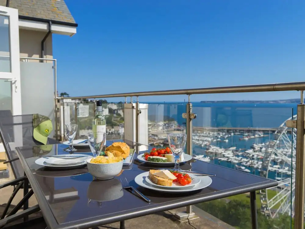 Beautiful Apartment in Torquay With Sea View