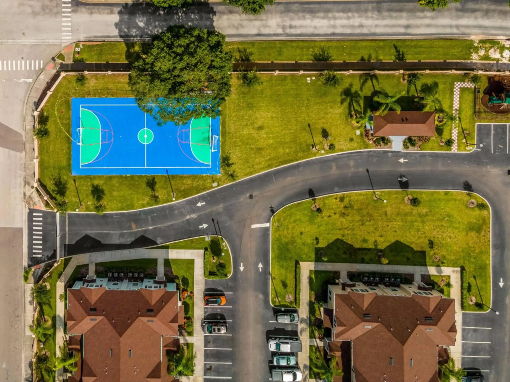 4BR Community pool across the street WL8989