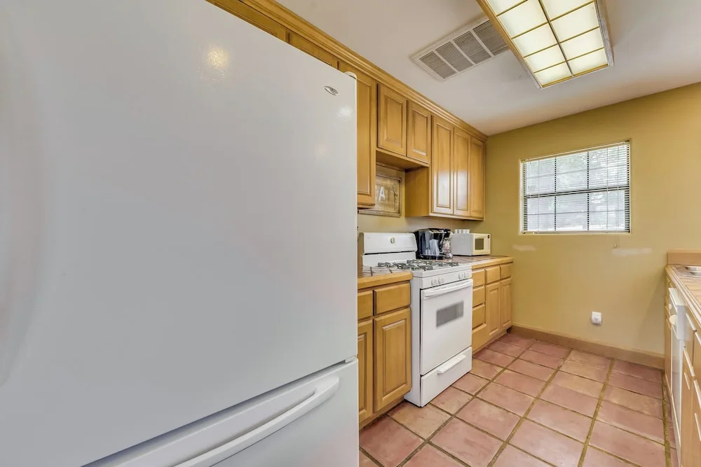 Cozy Alto Cabin w/ Grill & Mtn Views: 2 Mi to Lake