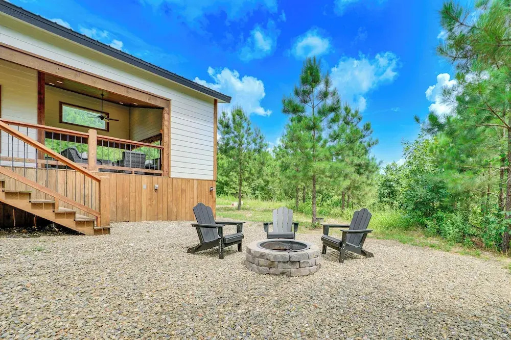 Tree-lined Broken Bow Studio Cabin w/ Hot Tub!